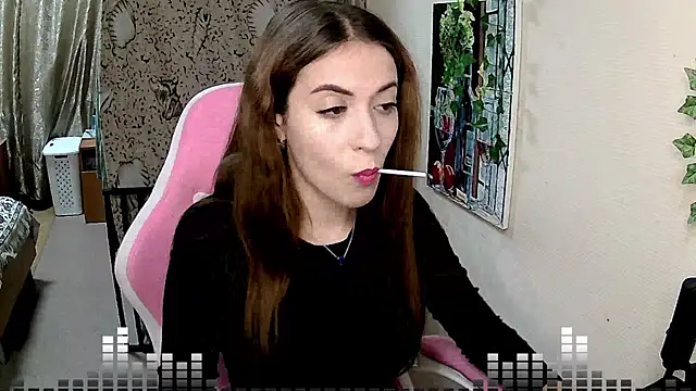 Snapshot of mona_fly chatting on 09-26-25, 04:00 mona fly online show from 09-26-25, 04:00