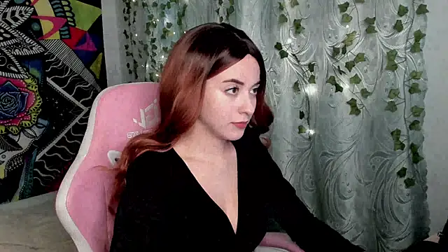 Snapshot of mona_fly chatting on 10-16-25, 02:40 mona fly online show from 10-16-25, 02:40
