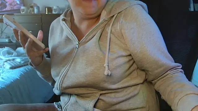 Snapshot of Prill940 chatting on 09-25-25, 07:34 Prill940 online show from 09-25-25, 07:34