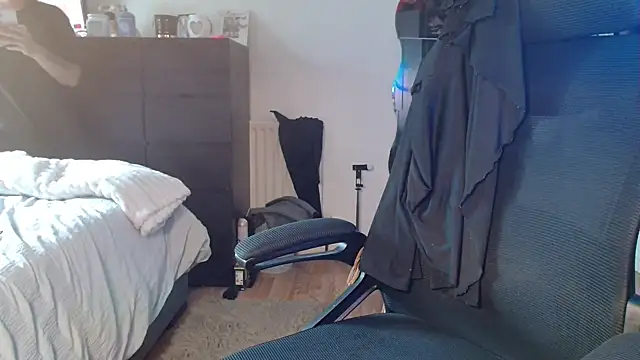 Snapshot of Prill940 chatting on 09-29-25, 06:51 Prill940 online show from 09-29-25, 06:51