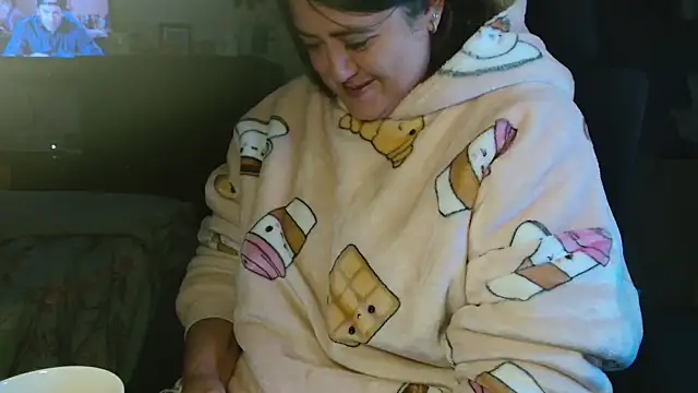 Snapshot of Prill940 chatting on 10-13-25, 04:45 Prill940 online show from 10-13-25, 04:45