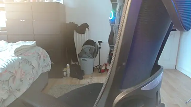 Snapshot of Prill940 chatting on 10-17-25, 09:45 Prill940 online show from 10-17-25, 09:45