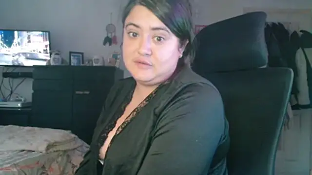 Snapshot of Prill940 chatting on 11-18-25, 07:35 Prill940 online show from 11-18-25, 07:35