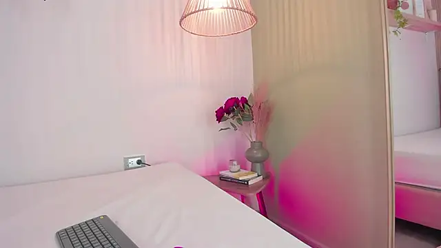 Snapshot of Cristalfoxy_ chatting on 11-15-25, 07:43 Cristalfoxy online show from 11-15-25, 07:43