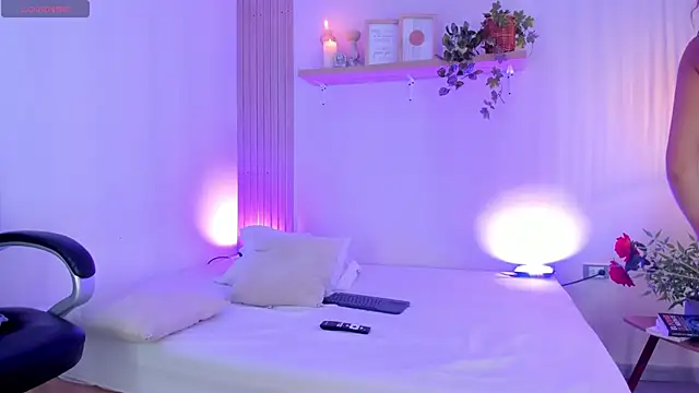 Snapshot of Cristalfoxy_ chatting on 12-19-25, 06:59 Cristalfoxy online show from 12-19-25, 06:59