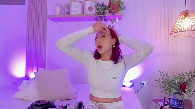 Snapshot of Cristalfoxy_ chatting on 12-20-25, 07:21 Cristalfoxy online show from 12-20-25, 07:21