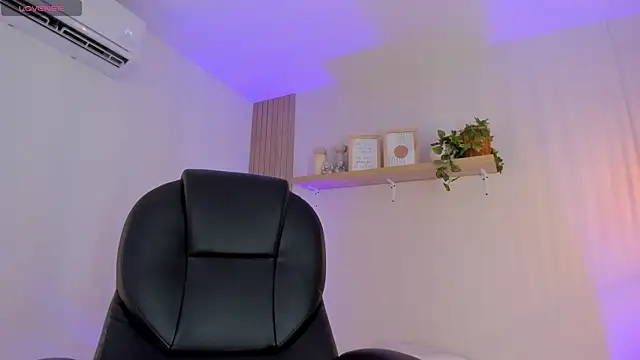 Snapshot of Cristalfoxy_ chatting on 01-07-26, 07:27 Cristalfoxy online show from 01-07-26, 07:27