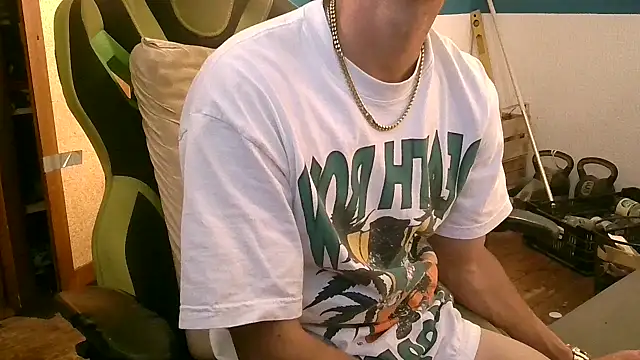 Snapshot of Resa25 chatting on 11-18-25, 12:27 Resa25 online show from 11-18-25, 12:27