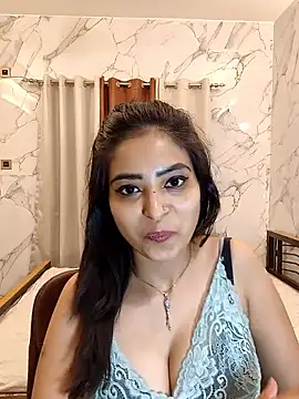 Snapshot of QUEEN-ADITI chatting on 03-08-26, 02:04 QUEEN-ADITI online show from 03-08-26, 02:04