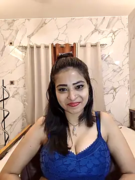 Snapshot of QUEEN-ADITI chatting on 03-08-26, 06:23 QUEEN-ADITI online show from 03-08-26, 06:23