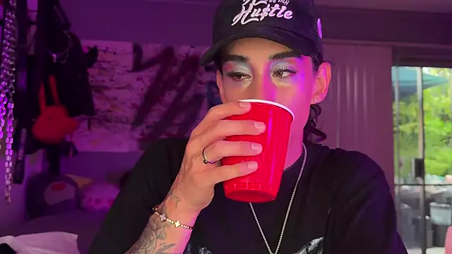 xoFrankie online show from 10-07-25, 01:03