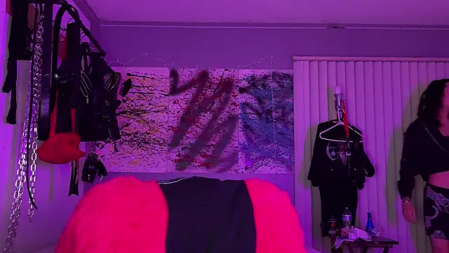 xoFrankie online show from 10-21-25, 02:56