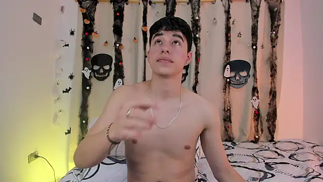 Snapshot of mrhot_night chatting on 10-24-25, 11:12 mrhot night online show from 10-24-25, 11:12