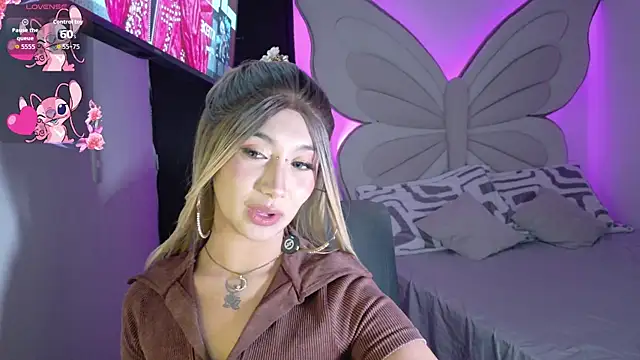 Snapshot of Ella_rr chatting on 07-31-26, 05:51 Ella rr online show from 07-31-26, 05:51