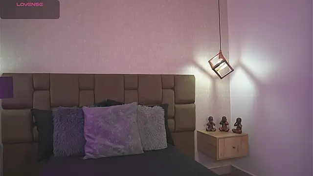 Julieth Rojas online show from 04-29-26, 04:05