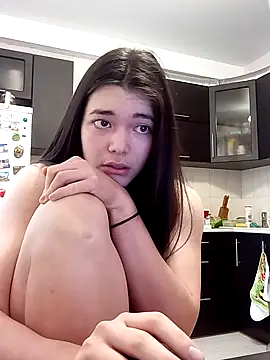 Snapshot of Albi_Glow chatting on 12-17-25, 10:43 Albi Glow online show from 12-17-25, 10:43