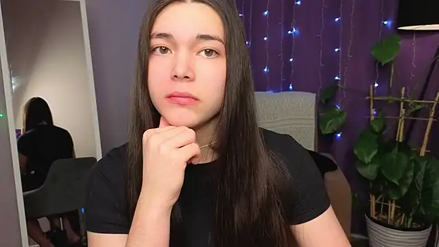 Snapshot of Albi_Glow chatting on 01-07-26, 11:45 Albi Glow online show from 01-07-26, 11:45