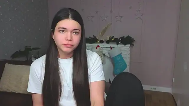 Snapshot of Albi_Glow chatting on 01-10-26, 04:31 Albi Glow online show from 01-10-26, 04:31