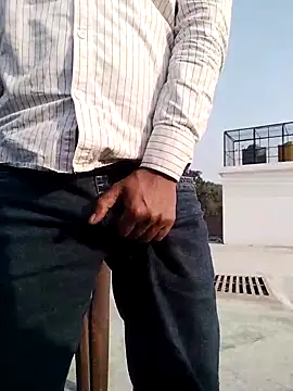 Snapshot of YourTarzan chatting on 12-04-25, 09:40 YourTarzan online show from 12-04-25, 09:40