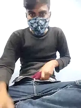 Snapshot of YourTarzan chatting on 12-15-25, 08:07 YourTarzan online show from 12-15-25, 08:07