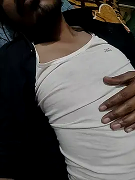 Snapshot of YourTarzan chatting on 03-12-26, 04:40 YourTarzan online show from 03-12-26, 04:40