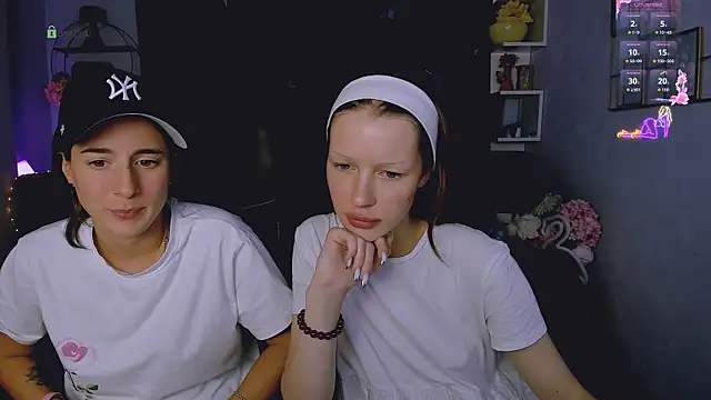 Snapshot of khloebeauty chatting on 09-12-25, 07:14 khloebeauty online show from 09-12-25, 07:14