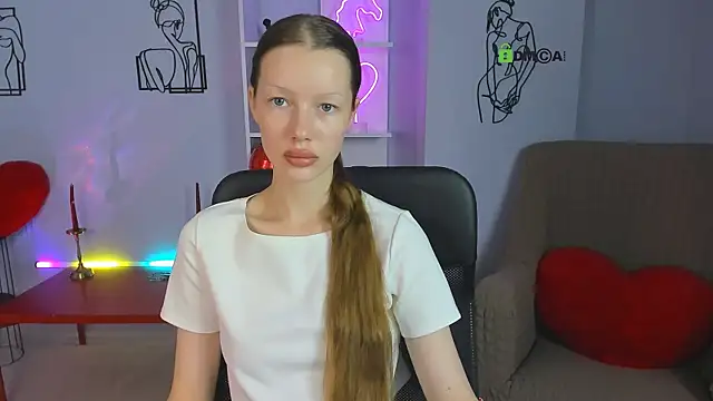 Snapshot of khloebeauty chatting on 09-17-25, 05:42 khloebeauty online show from 09-17-25, 05:42