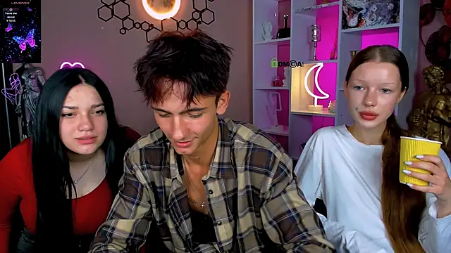 Snapshot of khloebeauty chatting on 09-19-25, 08:09 khloebeauty online show from 09-19-25, 08:09