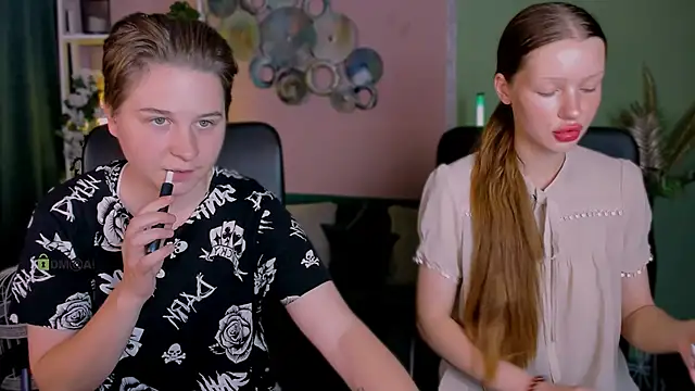 Snapshot of khloebeauty chatting on 09-24-25, 05:44 khloebeauty online show from 09-24-25, 05:44