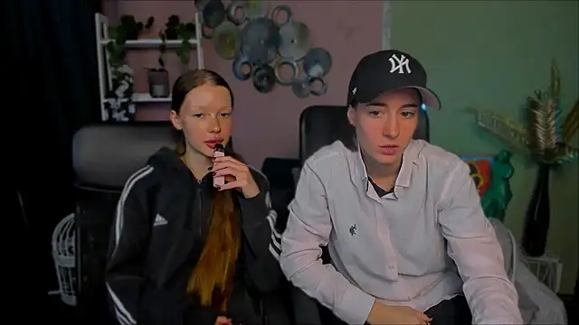 Snapshot of khloebeauty chatting on 10-04-25, 07:12 khloebeauty online show from 10-04-25, 07:12