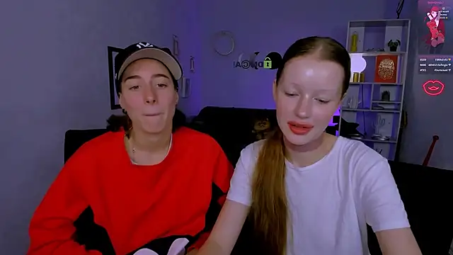 Snapshot of khloebeauty chatting on 10-09-25, 07:34 khloebeauty online show from 10-09-25, 07:34