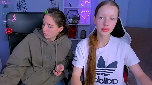 Snapshot of khloebeauty chatting on 10-15-25, 07:25 khloebeauty online show from 10-15-25, 07:25