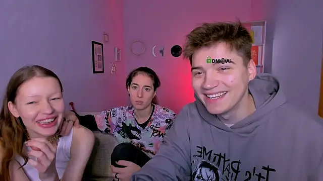 Snapshot of khloebeauty chatting on 11-15-25, 08:27 khloebeauty online show from 11-15-25, 08:27