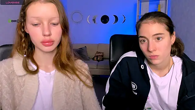 Snapshot of khloebeauty chatting on 11-17-25, 08:58 khloebeauty online show from 11-17-25, 08:58