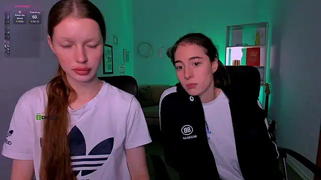 Snapshot of khloebeauty chatting on 11-18-25, 09:08 khloebeauty online show from 11-18-25, 09:08