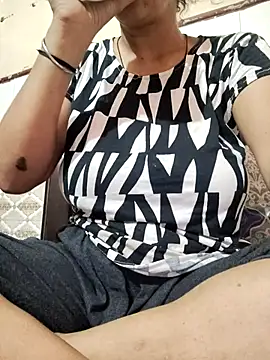 Snapshot of meenu_bhabhi547 chatting on 09-11-25, 02:44 meenu bhabhi547 online show from 09-11-25, 02:44