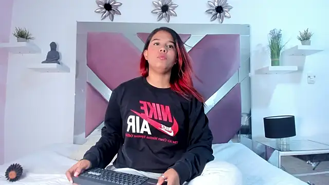 Meegan Doll online show from 10-27-25, 01:37