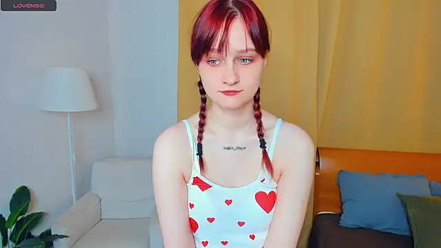 Snapshot of KatyKufel chatting on 10-25-25, 06:35 KatyKufel online show from 10-25-25, 06:35