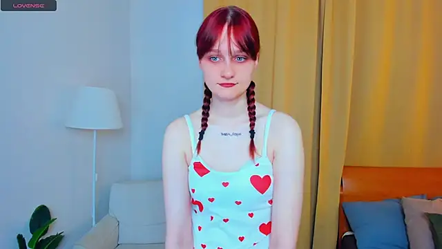 Snapshot of KatyKufel chatting on 10-31-25, 06:42 KatyKufel online show from 10-31-25, 06:42