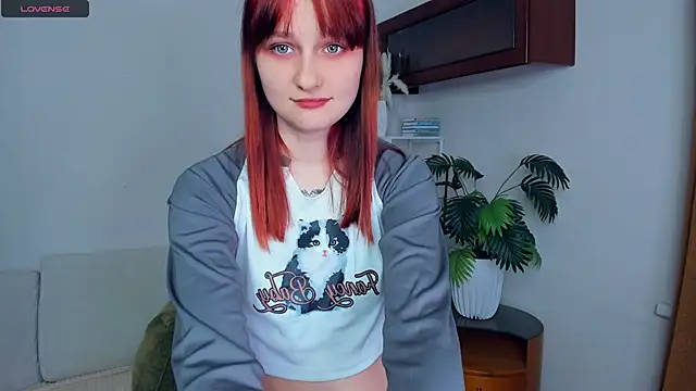 Snapshot of KatyKufel chatting on 11-18-25, 06:45 KatyKufel online show from 11-18-25, 06:45