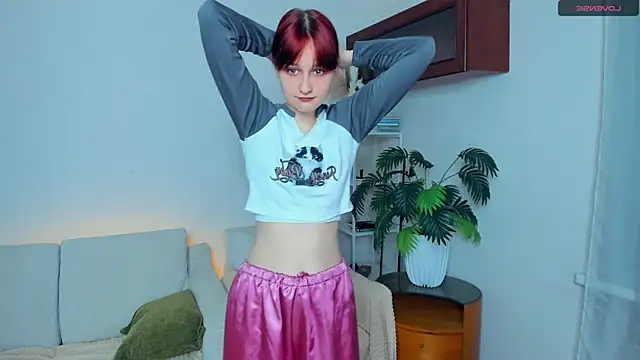 Snapshot of KatyKufel chatting on 11-23-25, 07:35 KatyKufel online show from 11-23-25, 07:35