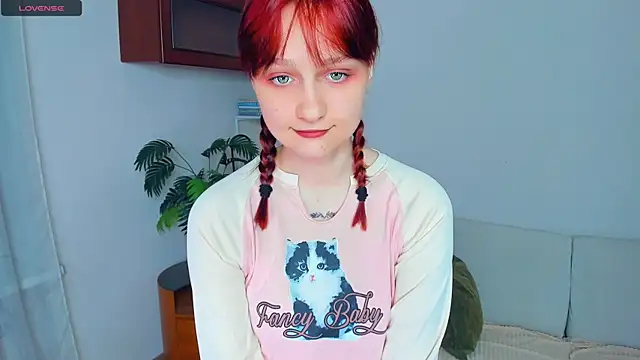 Snapshot of KatyKufel chatting on 11-26-25, 06:42 KatyKufel online show from 11-26-25, 06:42