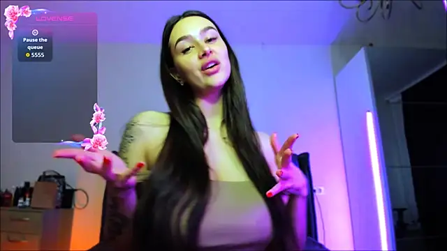 Snapshot of Veronica_Larsson chatting on 09-21-25, 03:46 Veronica Larsson online show from 09-21-25, 03:46