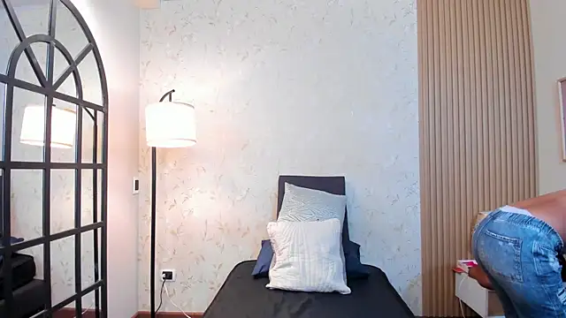 Snapshot of aliceandsia chatting on 01-12-26, 04:23 aliceandsia online show from 01-12-26, 04:23