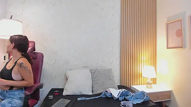 Snapshot of aliceandsia chatting on 03-15-26, 01:06 aliceandsia online show from 03-15-26, 01:06