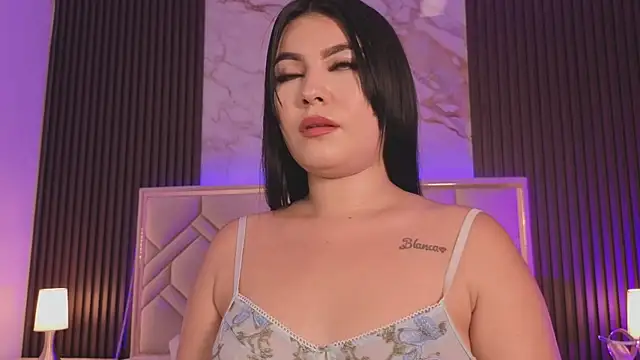 MiaaFarrel online show from 04-28-26, 06:57