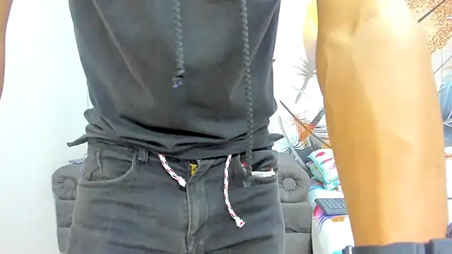 Snapshot of Holdme_Hot chatting on 10-18-25, 04:04 Holdme Hot online show from 10-18-25, 04:04