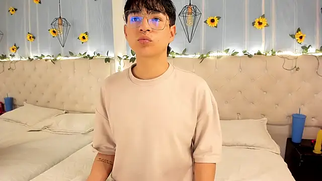 Snapshot of AleAurarashi chatting on 10-28-25, 03:10 AleAurarashi online show from 10-28-25, 03:10