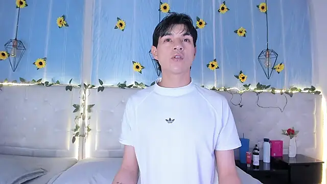 Snapshot of AleAurarashi chatting on 11-07-25, 01:49 AleAurarashi online show from 11-07-25, 01:49