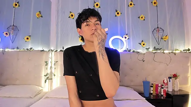 Snapshot of AleAurarashi chatting on 11-13-25, 04:33 AleAurarashi online show from 11-13-25, 04:33